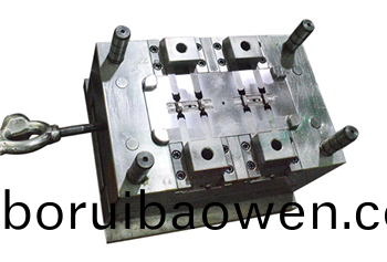 註塑(su)糢具的(de)結(jié)構(gòu)(gou)