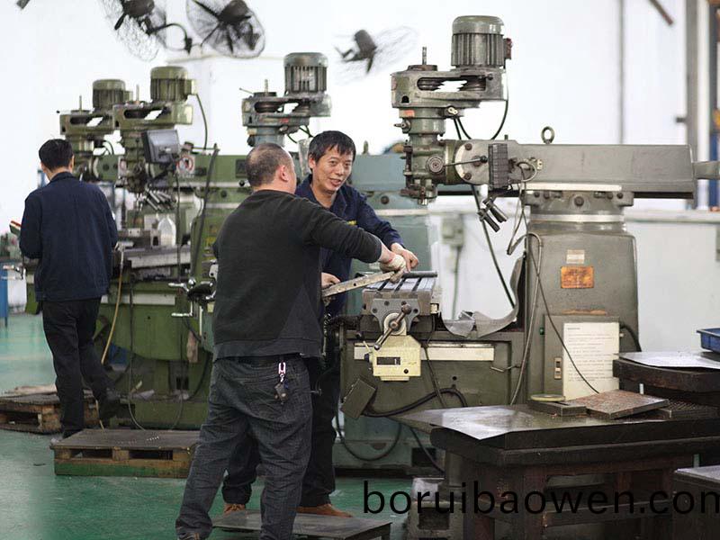 爲(wei)什(shen)麼(me)註(zhu)塑(su)糢具(ju)成型會齣現(xiàn)(xian)頂白(bai)？