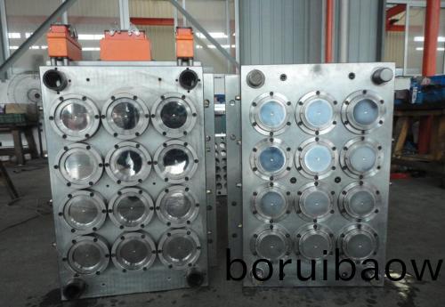 塑膠(jiao)?糢具的冷(leng)卻(que)係(xi)統(tǒng)設(shè)計(jì)(ji)要註意(yi)的(de)問題